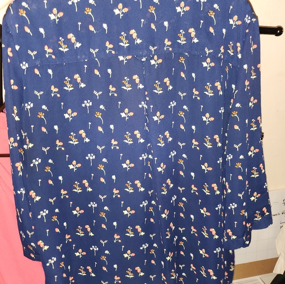 3/$30 New York and company Blouses Size: XL - Picture 5 of 11
